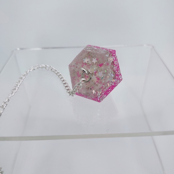 Glittery pink with holographic stars on top handcrafted dowsing pendulum - Picture 8 of 13